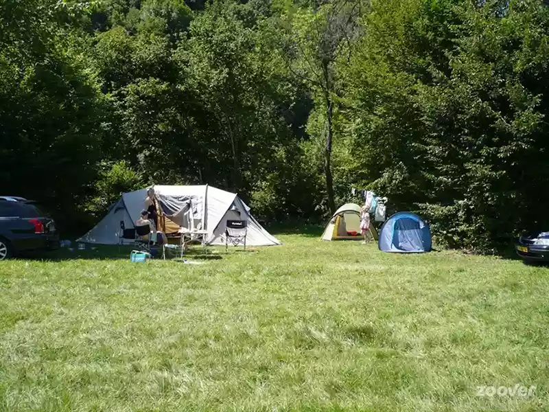 emplacement tente camping bord de rivière Jura